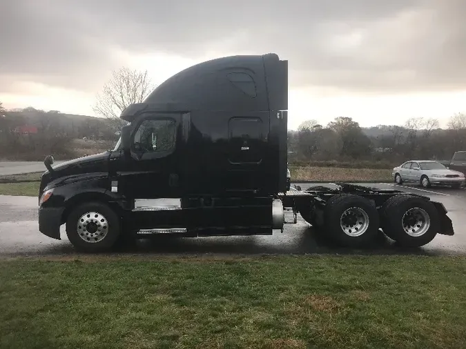 2019 Freightliner T12664ST