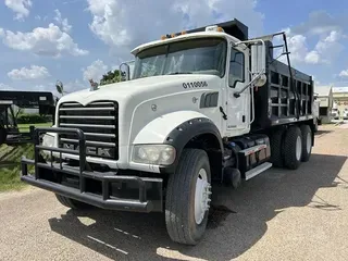 2011 MACK GRANITE GU713