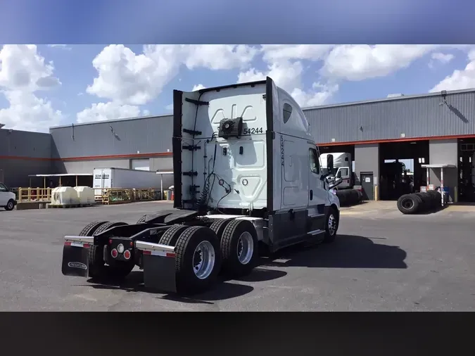 2023 Freightliner Cascadia 126