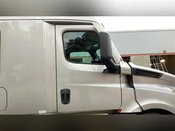 2021 Freightliner Cascadia 126