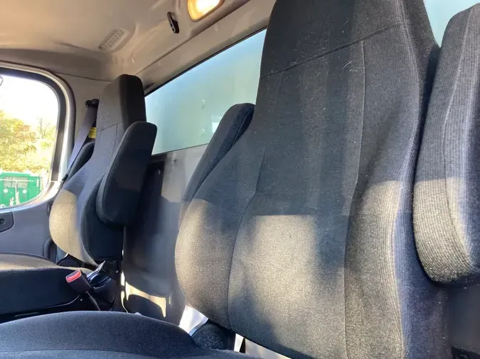 2017 FREIGHTLINER/MERCEDES M2 106