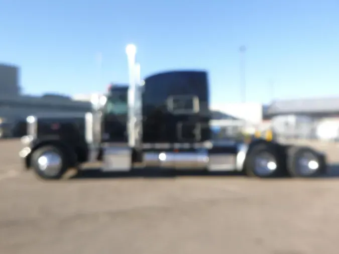 2022 Peterbilt 389