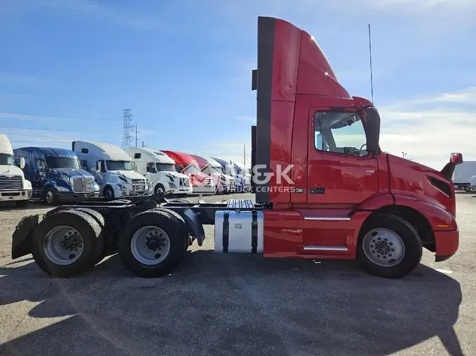 2020 VOLVO VNR64T300