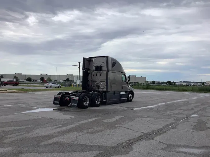 2022 Freightliner Cascadia 126