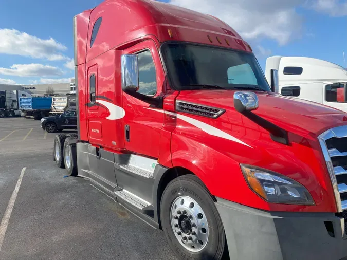 2020 FREIGHTLINER CASCADIA 126