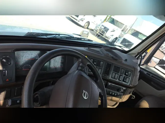 2018 Volvo VNL300