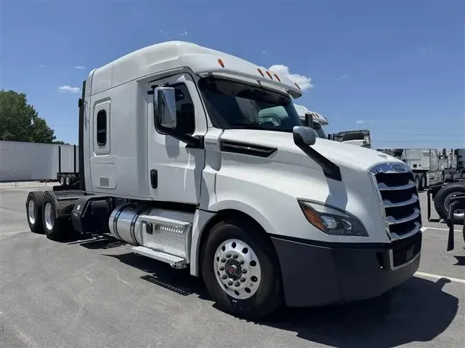 2019 FREIGHTLINER CA126