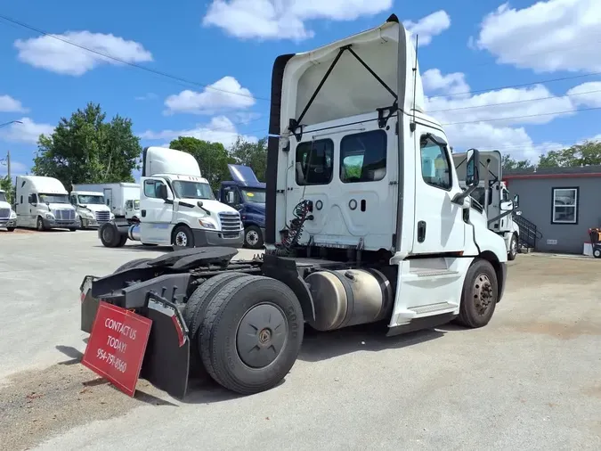 2020 FREIGHTLINER/MERCEDES NEW CASCADIA 126f73edf6a7a15a9e38289f088436fcbff