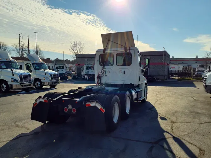 2018 FREIGHTLINER/MERCEDES CASCADIA 125