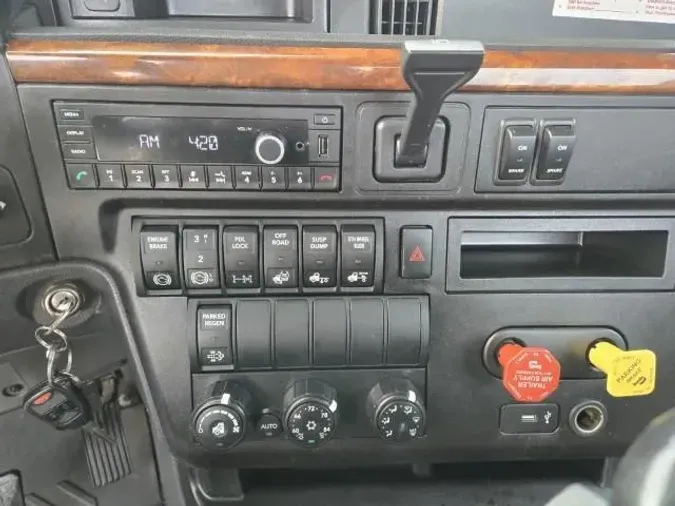 2021 International LT625