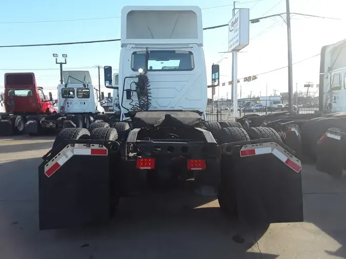 2019 NAVISTAR INTERNATIONAL LT625 DAYCAB T/A