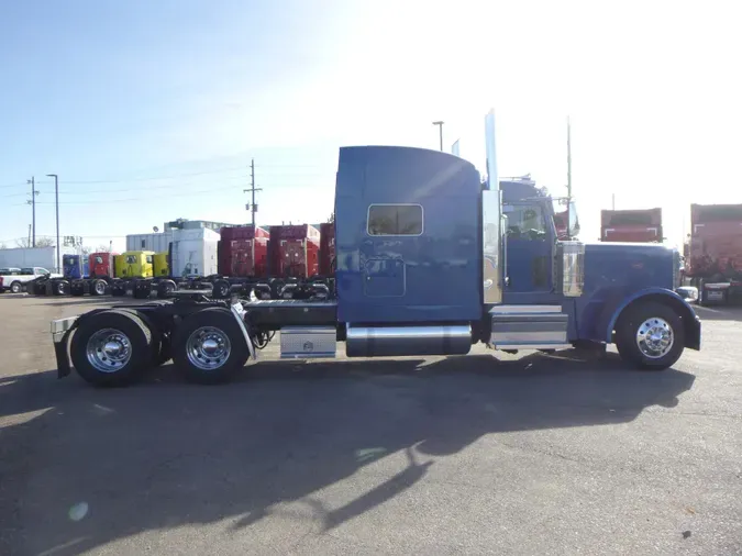 2022 Peterbilt 389