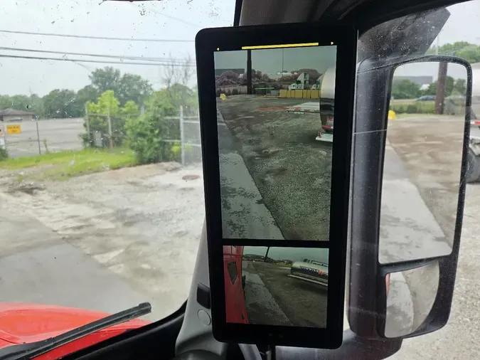2023 VOLVO VNL64T860