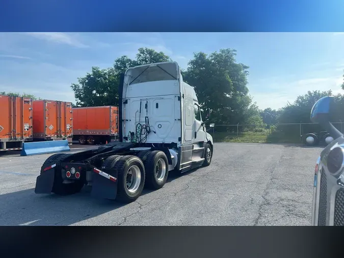 2020 Freightliner Cascadia 126