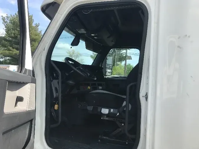 2018 Freightliner T12664ST