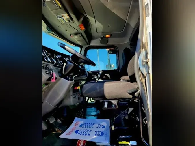 2022 Peterbilt 389f75516ae4ce123d9270e850e9e9faa4b