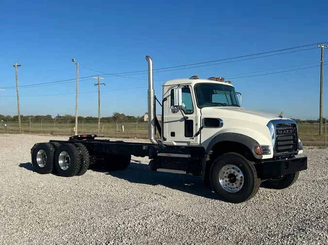 2025 MACK GR64FT