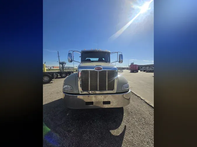 2019 Peterbilt 337