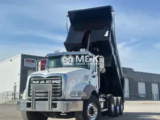 2015 MACK GU813