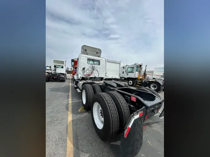 2019 VOLVO VNL64T-300