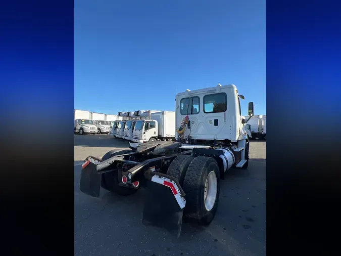 2015 FREIGHTLINER/MERCEDES CASCADIA 113