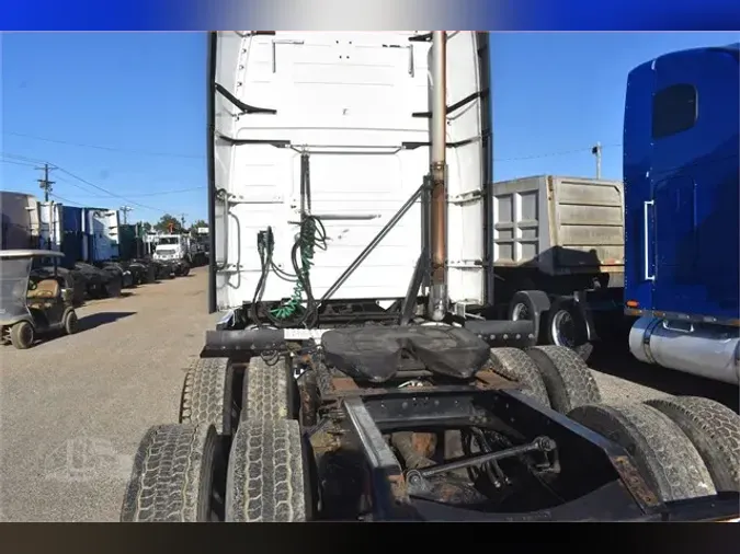 2012 VOLVO VNL64T670