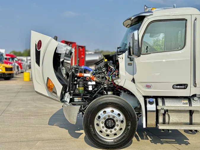 2025 PETERBILT 536
