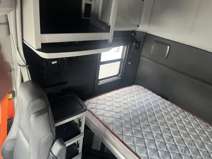 2022 Kenworth T880