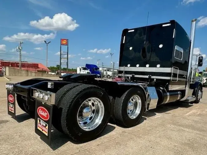 2023 Peterbilt 389