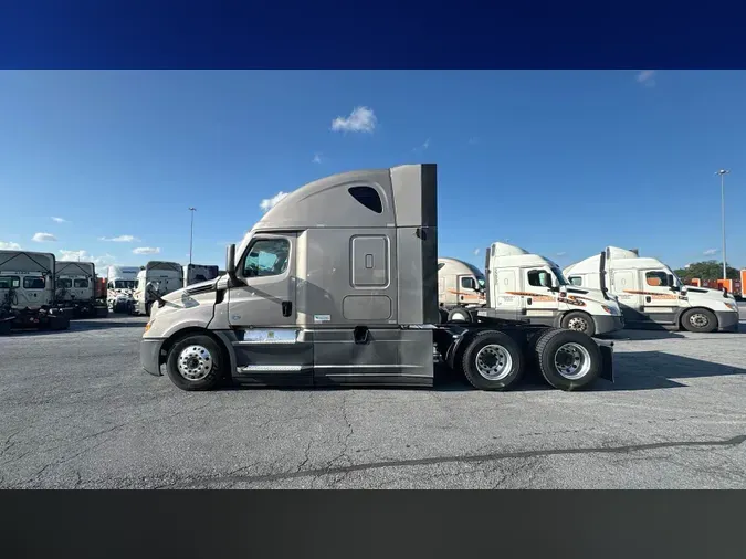 2023 Freightliner Cascadia 126