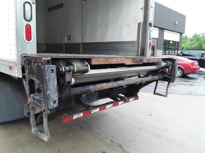 2017 FREIGHTLINER M2 106