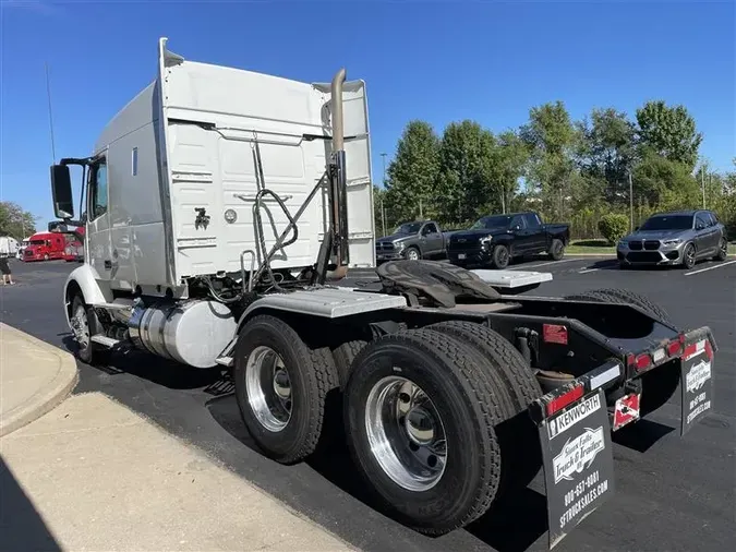 2019 VOLVO VNR640