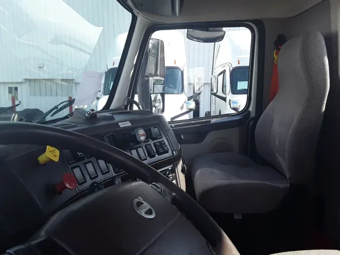 2017 VOLVO VNL64TRACTOR