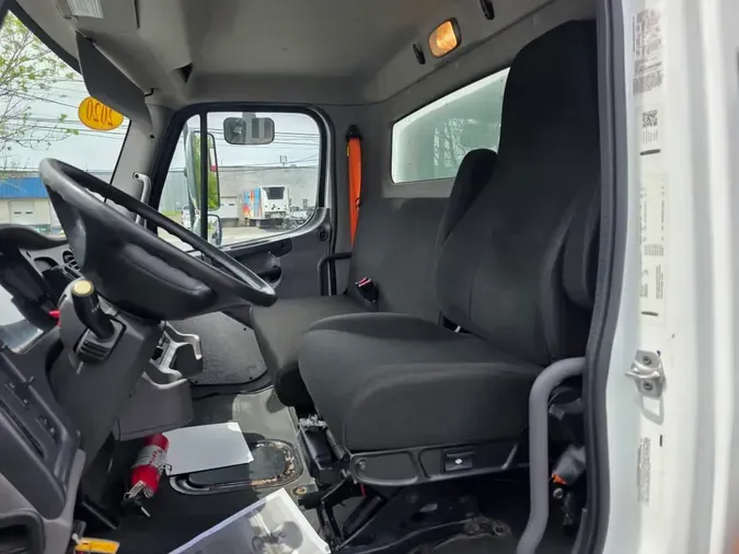 2020 FREIGHTLINER/MERCEDES M2 106