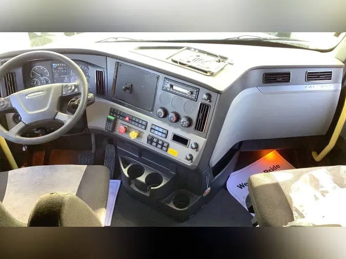 2022 Freightliner Cascadia 126