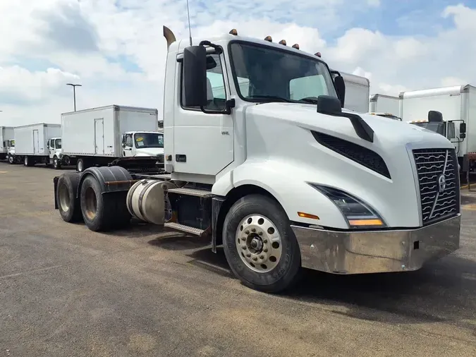 2019 VOLVO VNL64T-300