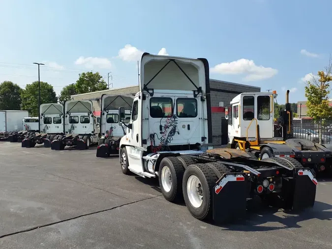 2019 FREIGHTLINER CASCADIA 125