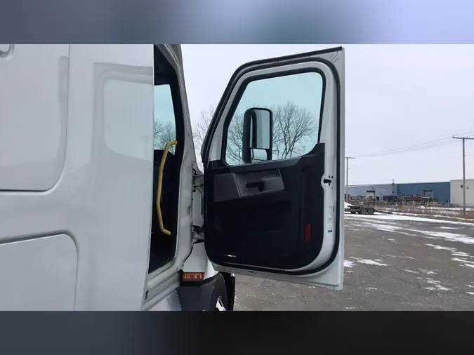 2022 Freightliner Cascadia 126