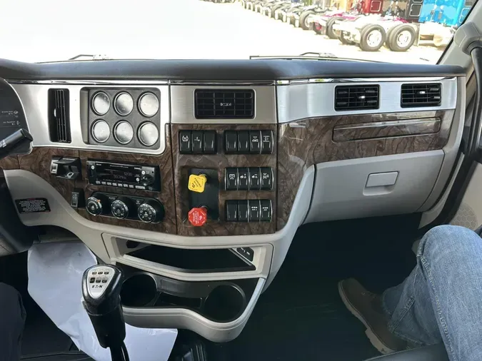 2025 Peterbilt 589f78c479eb63dca43e6157708e6207f5c