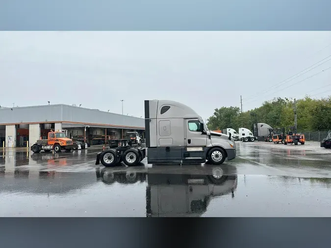 2024 Freightliner Cascadia 126