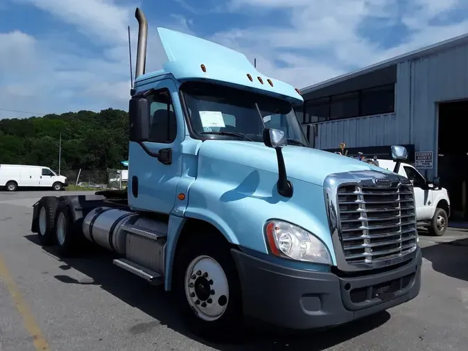 2020 FREIGHTLINER CASCADIA 125