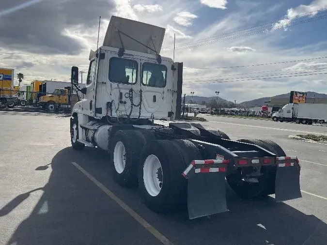 2018 Freightliner X12564ST