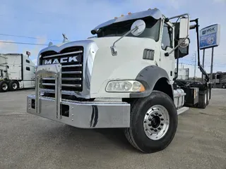 2019 MACK GU813