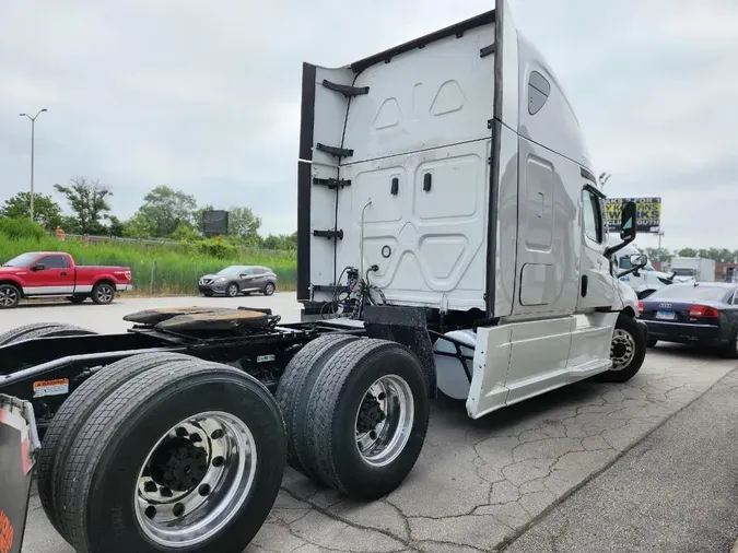 2021 FREIGHTLINER Cascadia 126