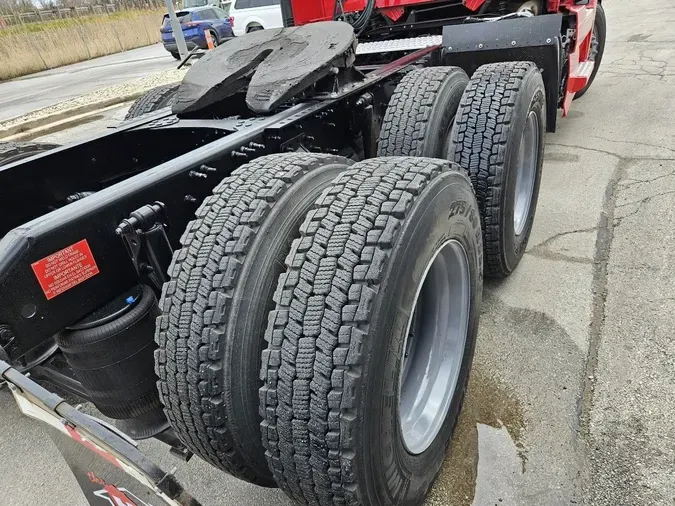 2020 VOLVO VNR64T300