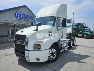 2021 MACK Anthem AN64T