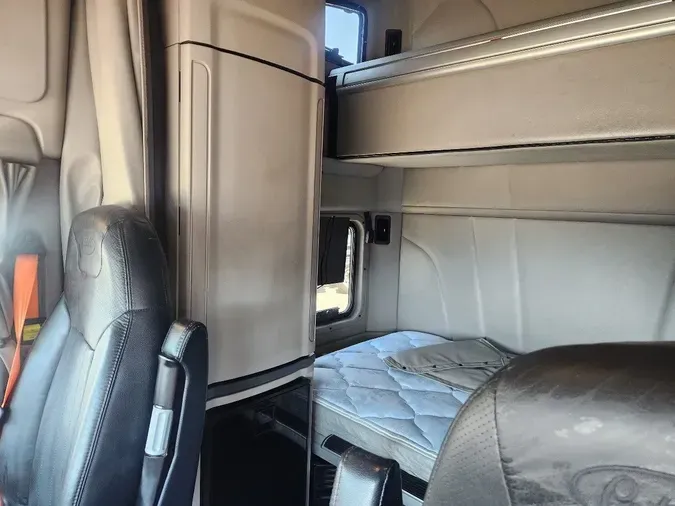 2023 PETERBILT 579