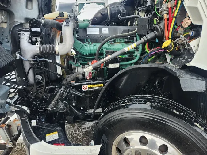 2021 VOLVO VNL64T740f7a583b525b234ebeb76c595fb410618