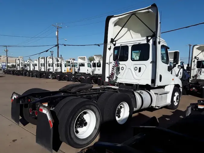2020 FREIGHTLINER/MERCEDES CASCADIA 125