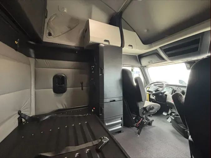 2021 Freightliner Cascadia 126